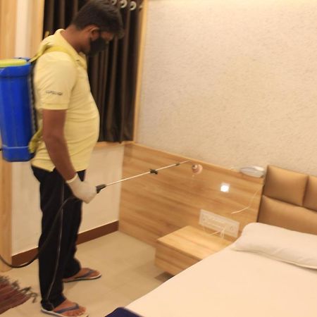 Hotel Shri Radhe Somnath Ngoại thất bức ảnh