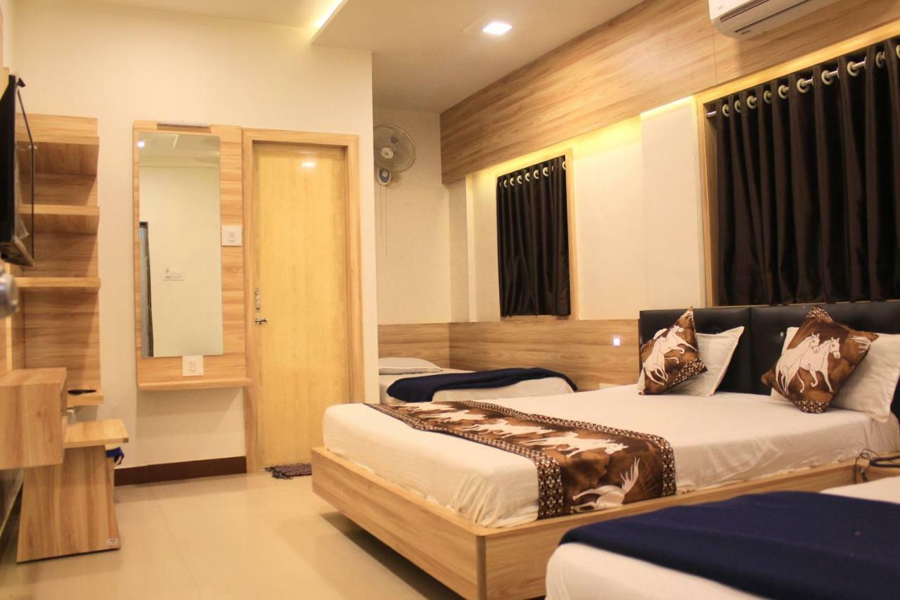Hotel Shri Radhe Somnath Ngoại thất bức ảnh